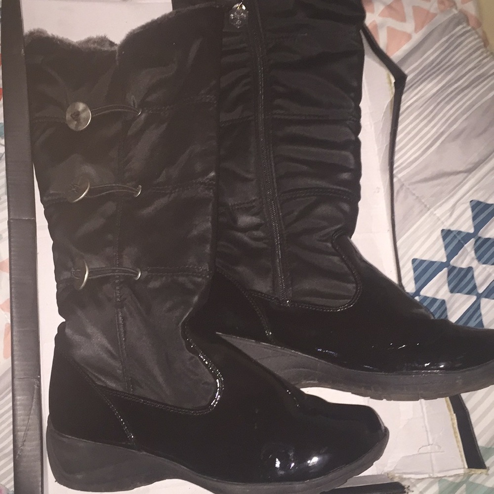 Snow boats in mint condition only worn once.